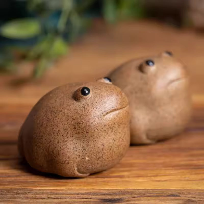 Wealth Attraction Golden Toad Tea Pet Handmade Clay Big Eyes Frog Cute Animal Zen Gongfu Tea Set Home Decoration